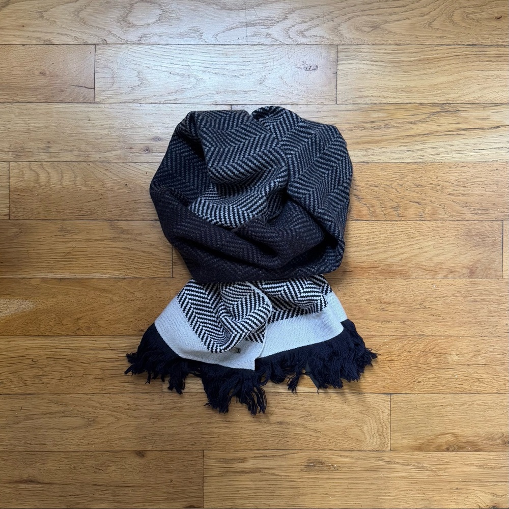 NWT Hugo Boss Tailored ‘T-Cadori’ ombre herringbone men’s scarf (O/S)